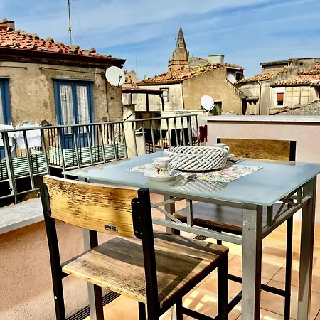 The House Of Castle Apartment *